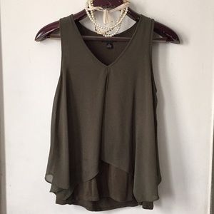 Causal Olive top